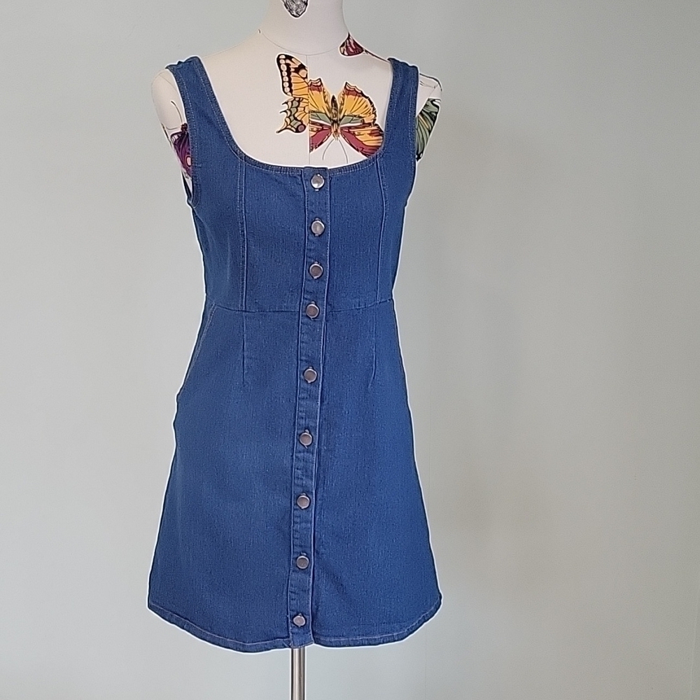Very J denim jumper with pockets. 100% cotton. Size is Small - Picture 2 of 8